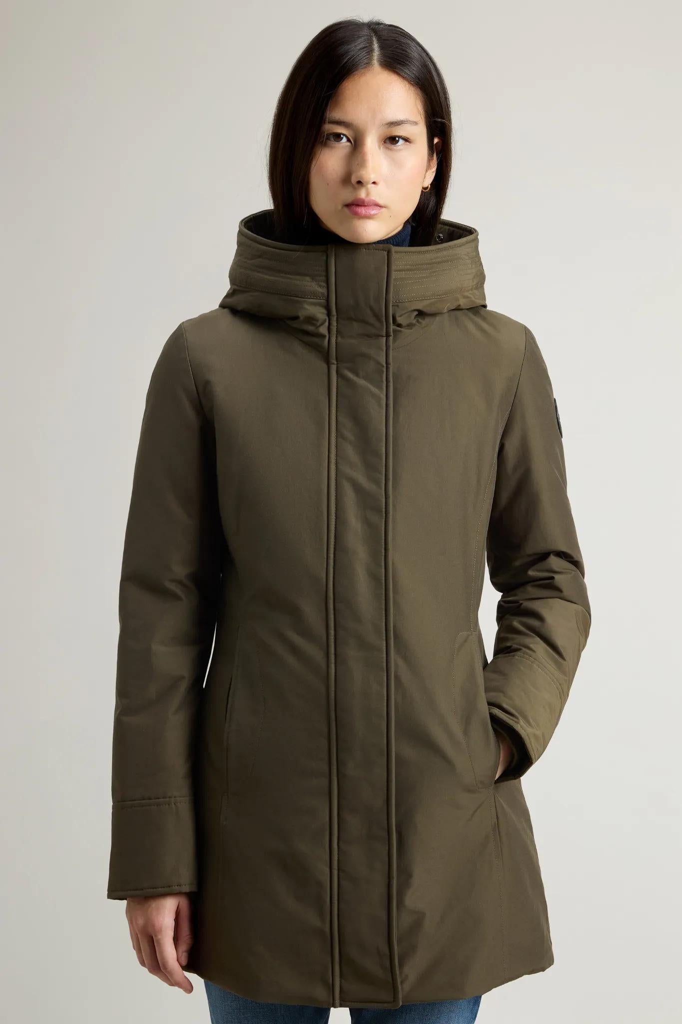 Parka Woolrich Boulder en Ramar avec capuche et col amovible en éco fourrure - Dark Green-MANTEAU FEMME-Curling-Paris
