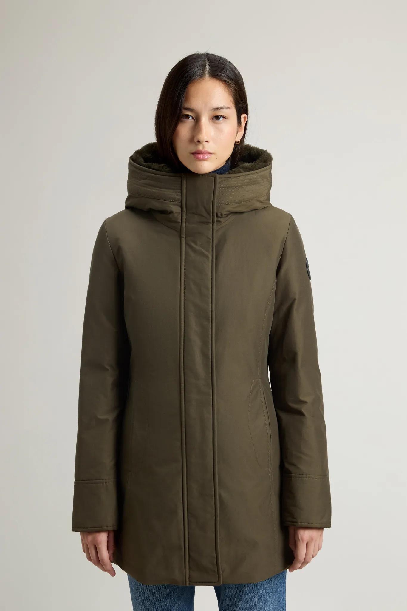 Parka Woolrich Boulder en Ramar avec capuche et col amovible en éco fourrure - Dark Green-MANTEAU FEMME-Curling-Paris
