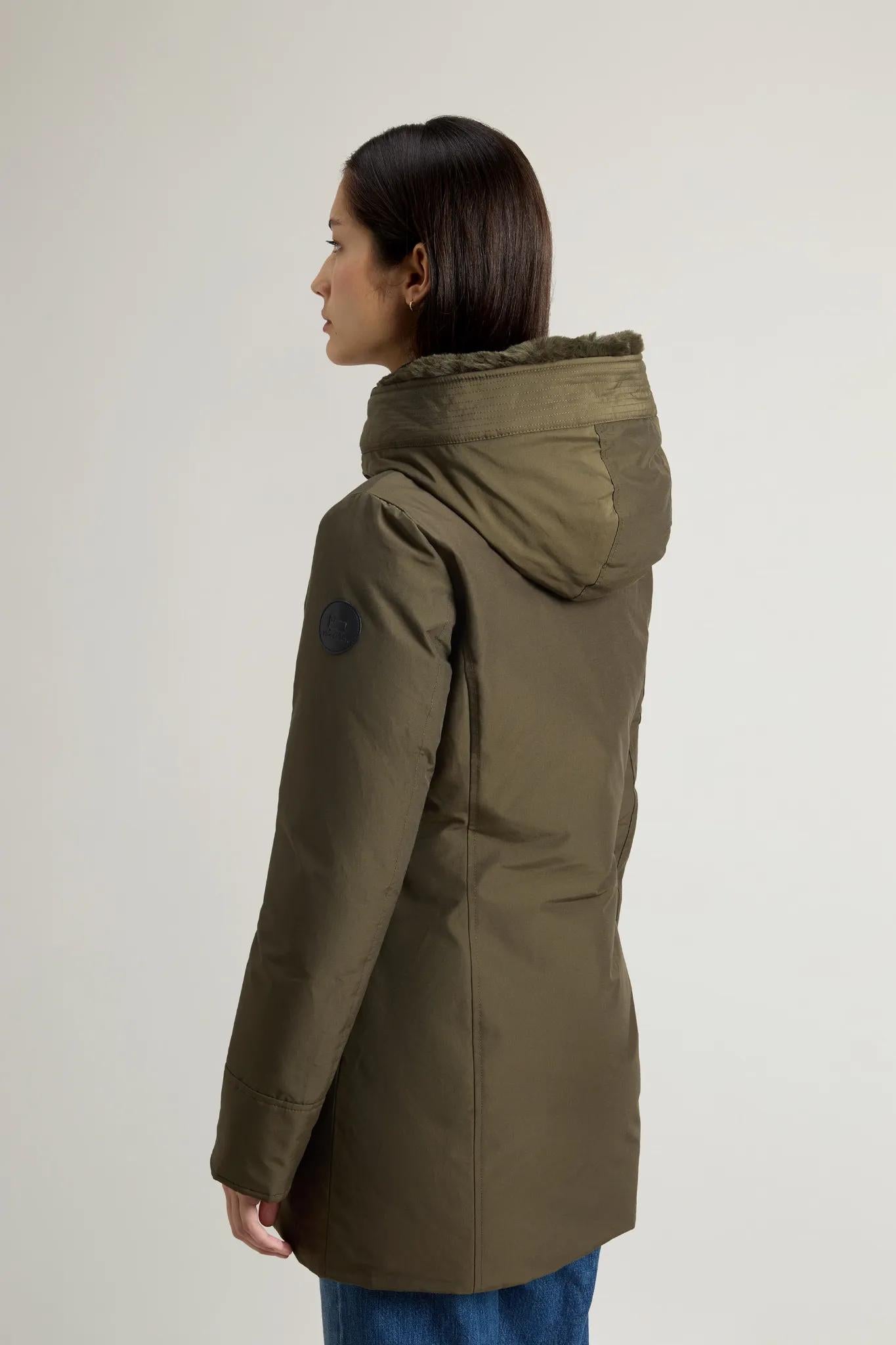 Parka Woolrich Boulder en Ramar avec capuche et col amovible en éco fourrure - Dark Green-MANTEAU FEMME-Curling-Paris