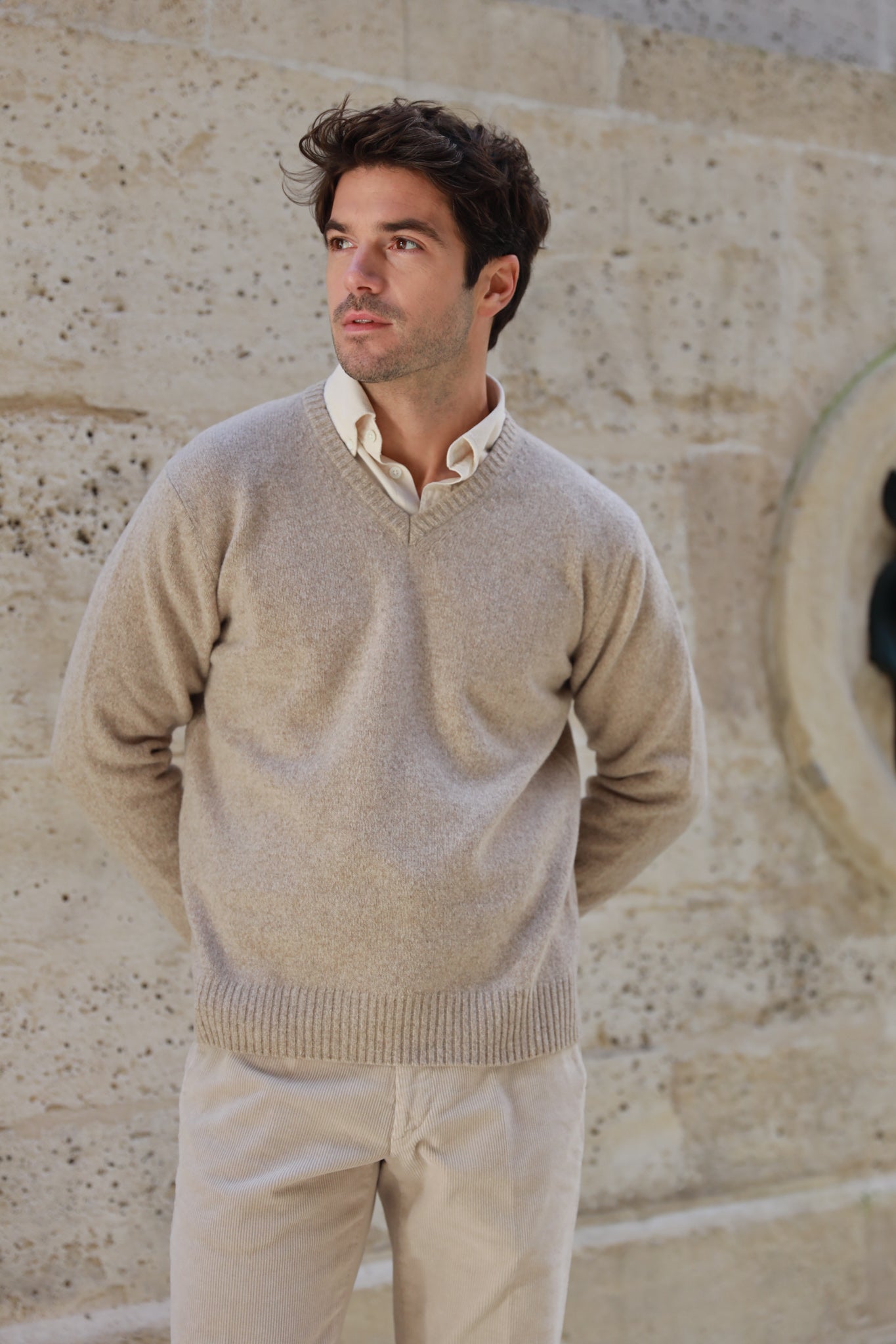 Pull Robin col v en laine d'agneau - Beige-PULL HOMME-Curling-Paris
