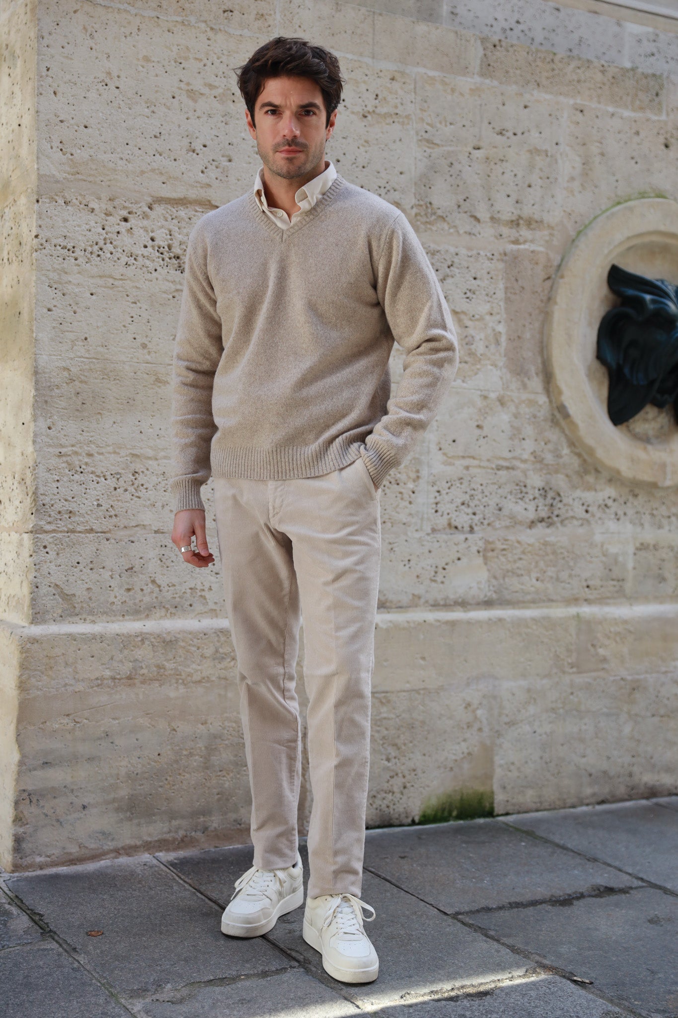 Pull Robin col v en laine d'agneau - Beige-PULL HOMME-Curling-Paris