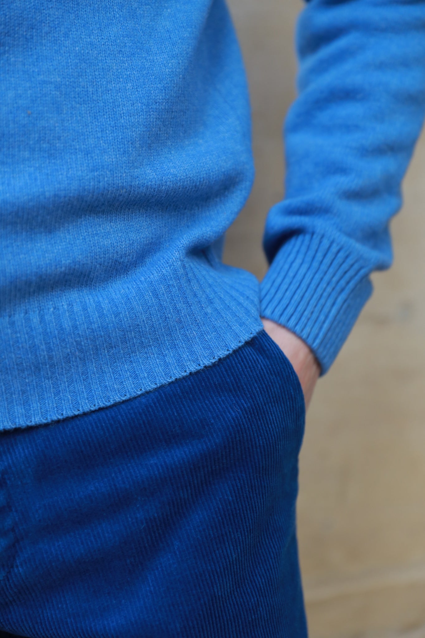 Pull Robin en lambswool col V - Ciel-PULL HOMME-Curling-Paris