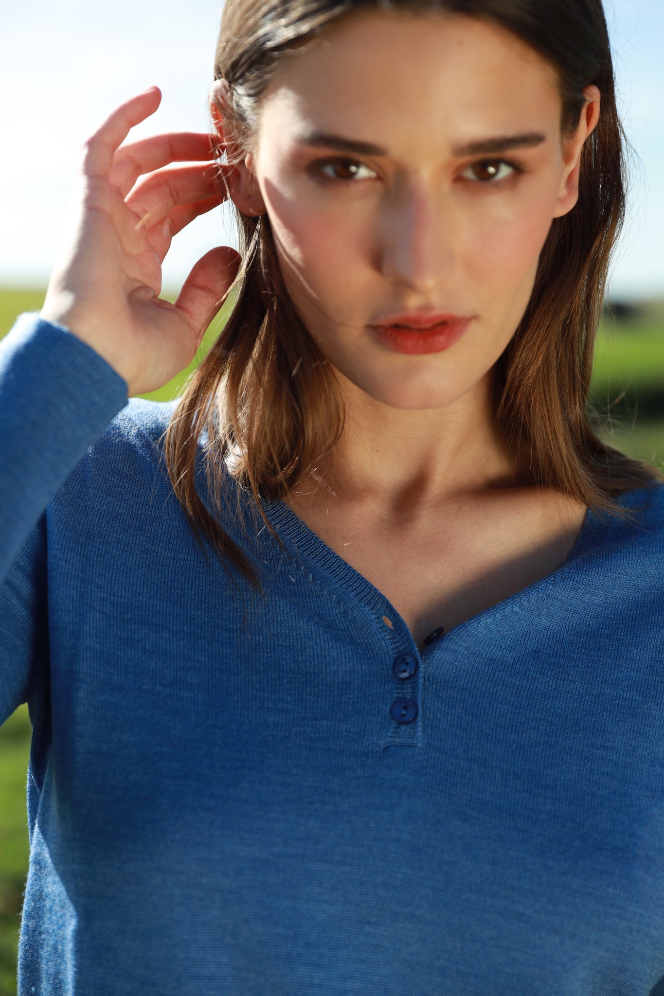 Pull Tulipe col v 100% laine mérinos - Bleu-PULL FEMME-Curling-Paris
