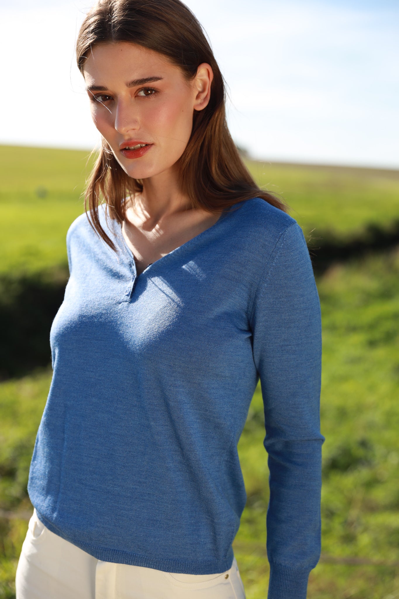 Pull Tulipe col v 100% laine mérinos - Bleu-PULL FEMME-Curling-Paris