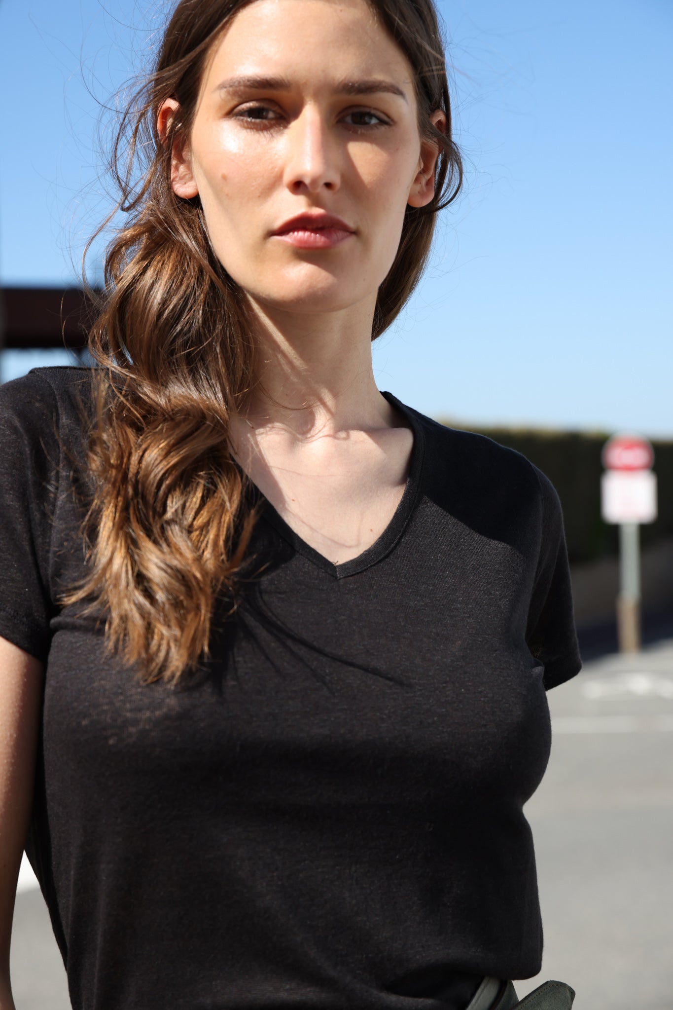 T-shirt col en v lin - Noir-T-SHIRT FEMME-Curling-Paris
