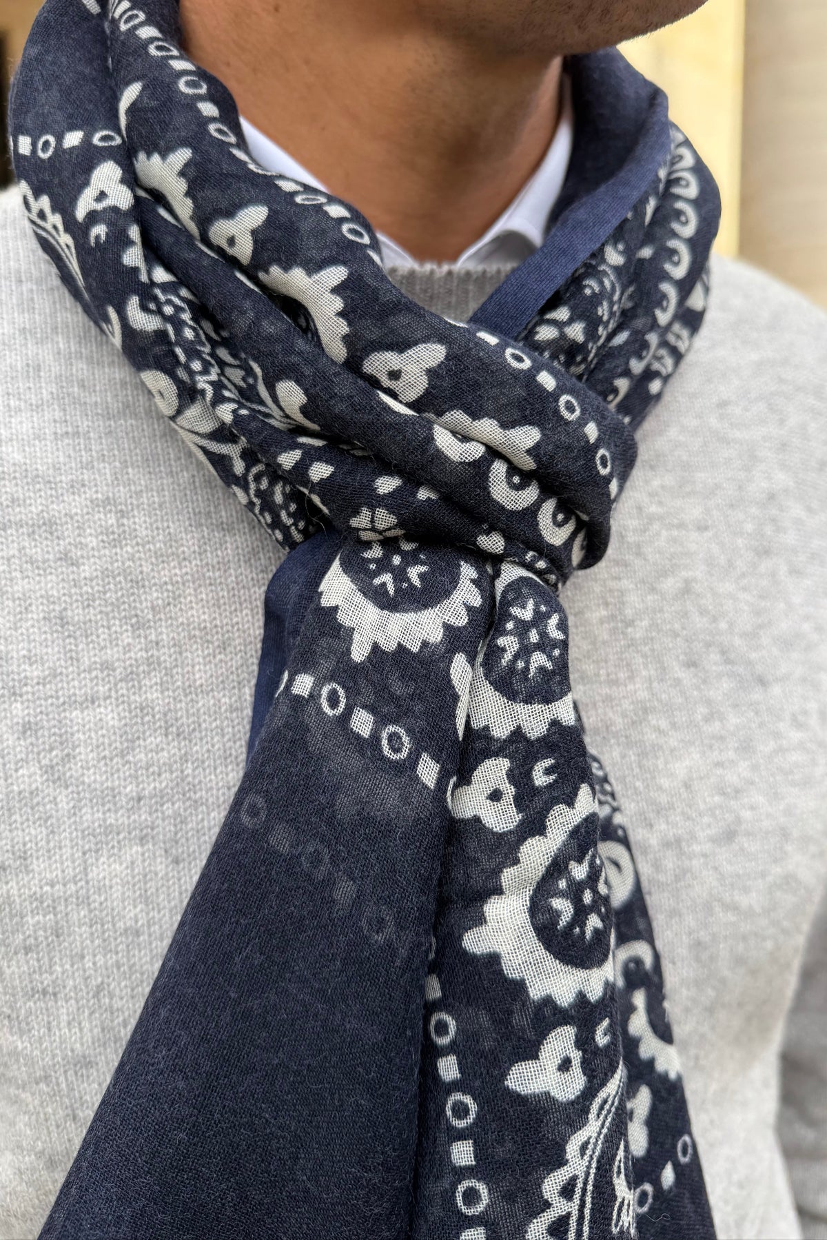 Écharpe Louis en laine à motifs écrus – Marine