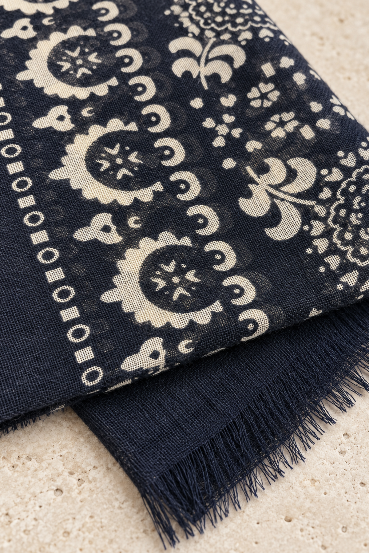 Écharpe Louis en laine à motifs écrus – Marine-ETOLE-Curling-Paris