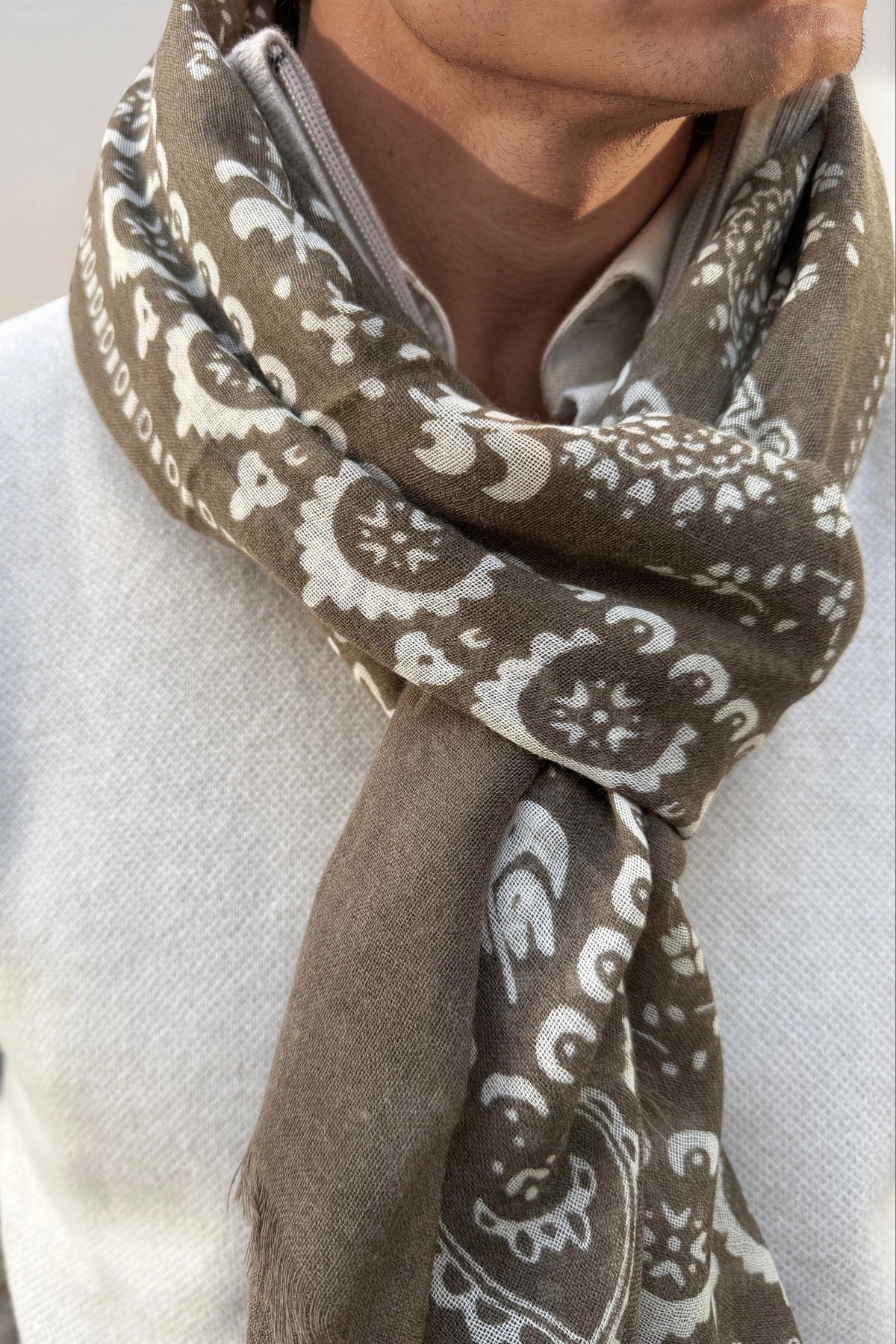 Écharpe Louis en laine à motifs écrus – Taupe