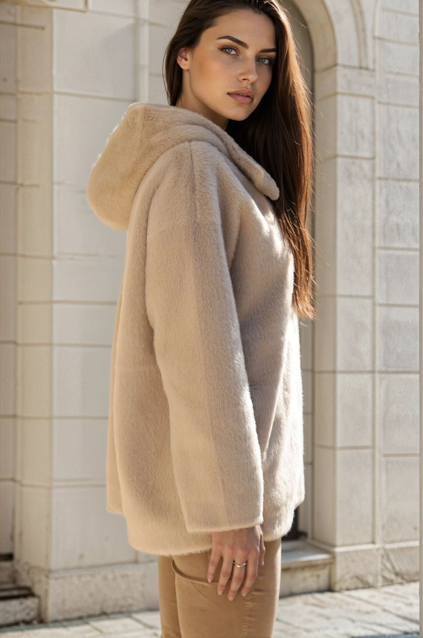 Manteau Romane en éco fourrure - Beige-MANTEAU FEMME-Curling-Paris