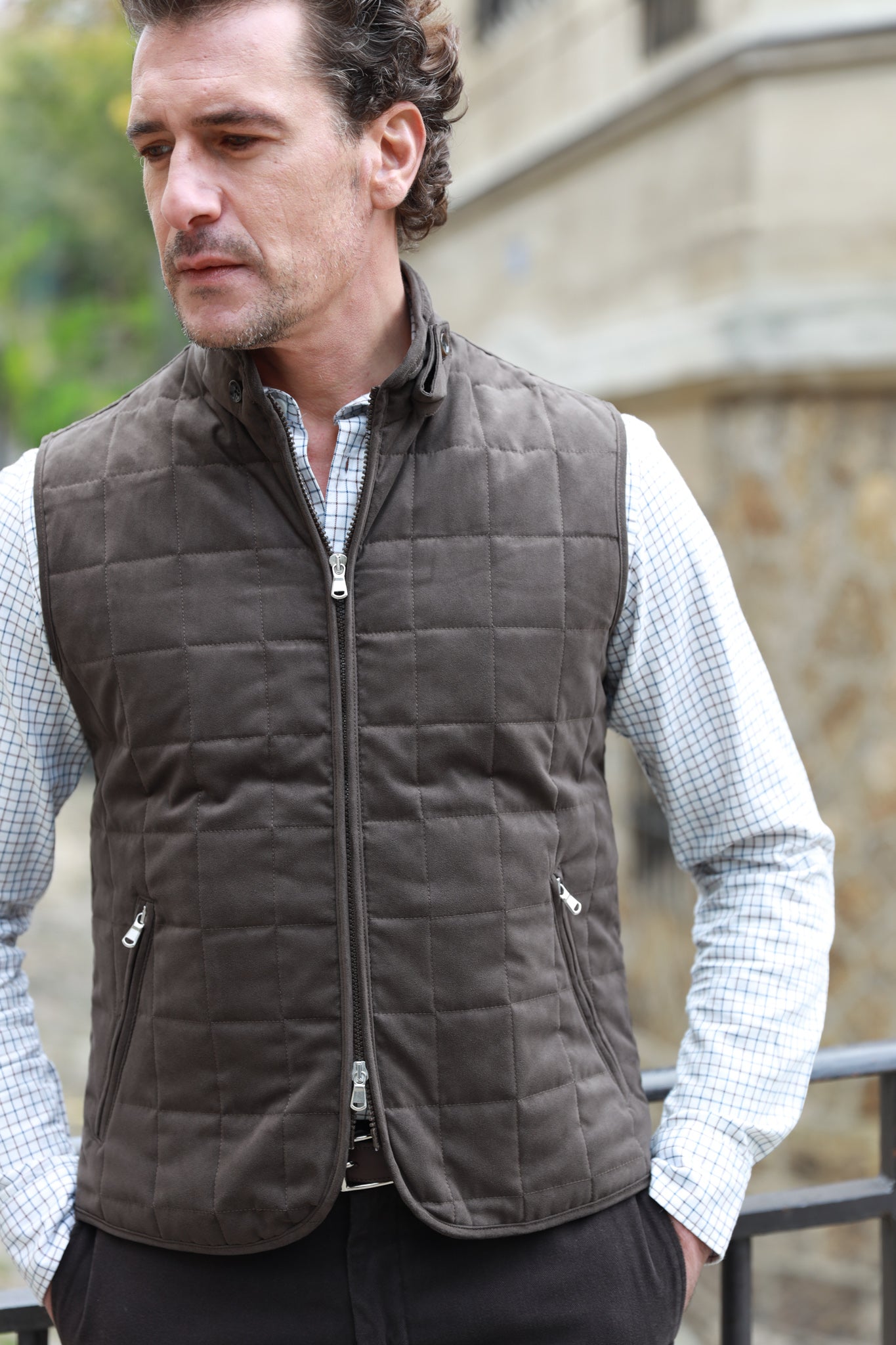 Gilet sans manches Gilles en nubuck - Taupe-MANTEAU HOMME-Curling-Paris