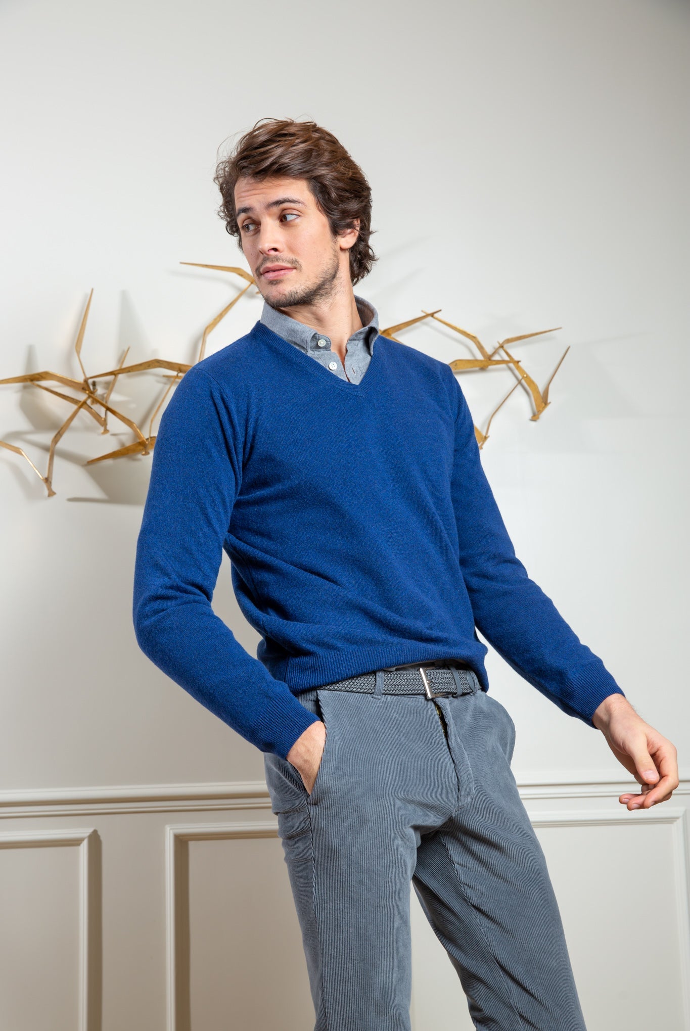 Pull col v en cachemire - Indigo-PULL HOMME-Curling-Paris